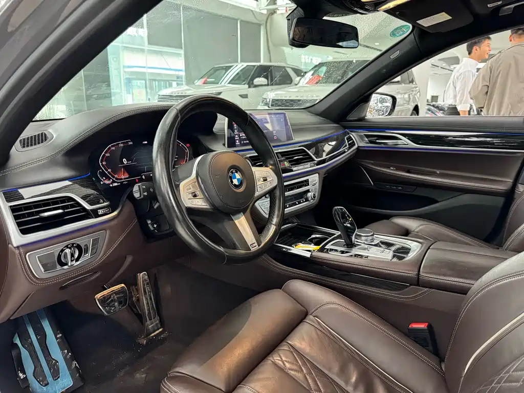 BMW 7 Series 2019 — фото 9