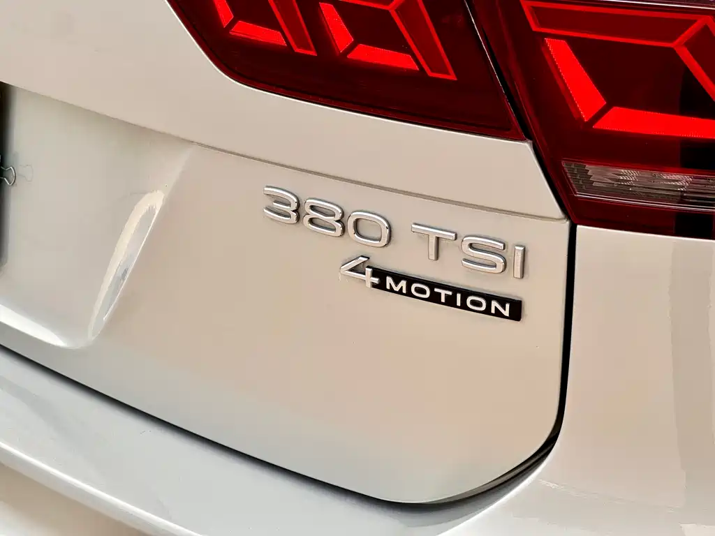 Volkswagen Tiguan L 2021 — фото 10