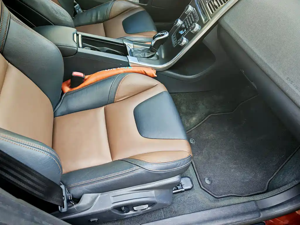 Volvo XC60 2015 — фото 10