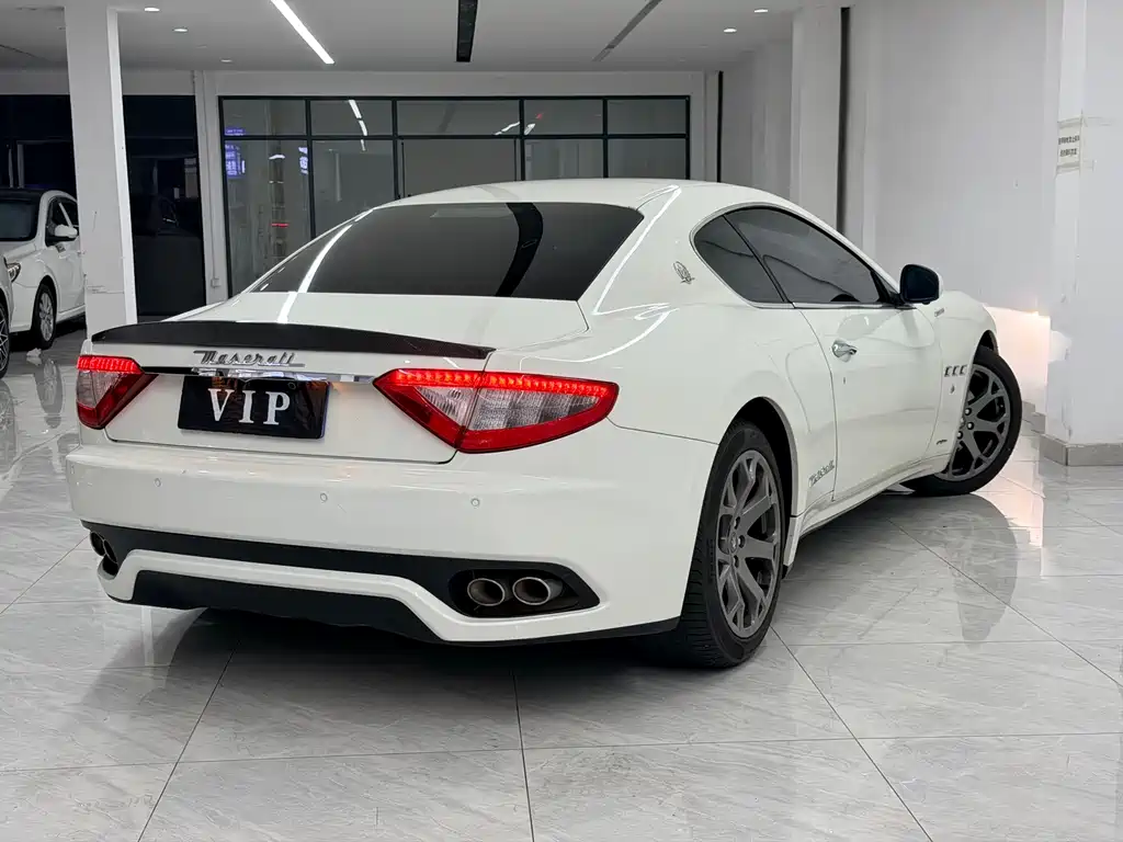 Maserati GranTurismo 2018 — фото 7