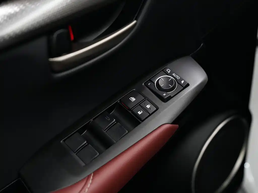 Lexus NX 2016 — фото 16
