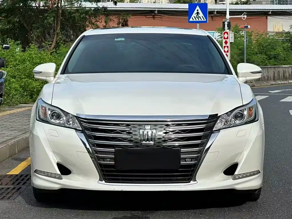 Toyota Crown 2017