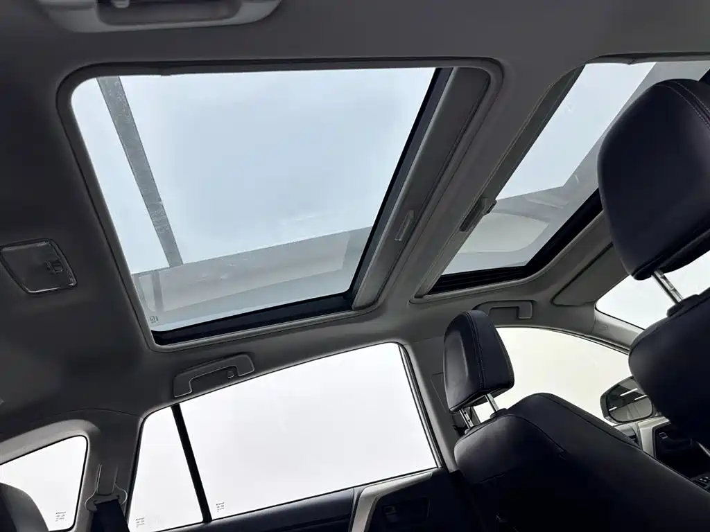 Toyota RAV4 2015 — фото 23
