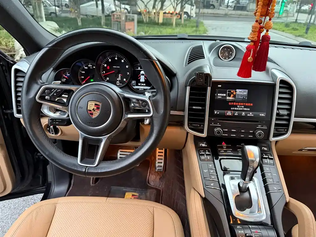 Porsche Cayenne 2016 — фото 15
