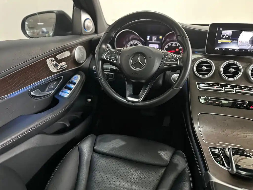 Mercedes-Benz GLC 2017 — фото 13