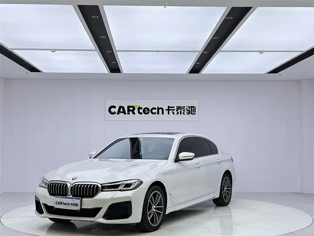 BMW 5 Series 2022 — фото 1