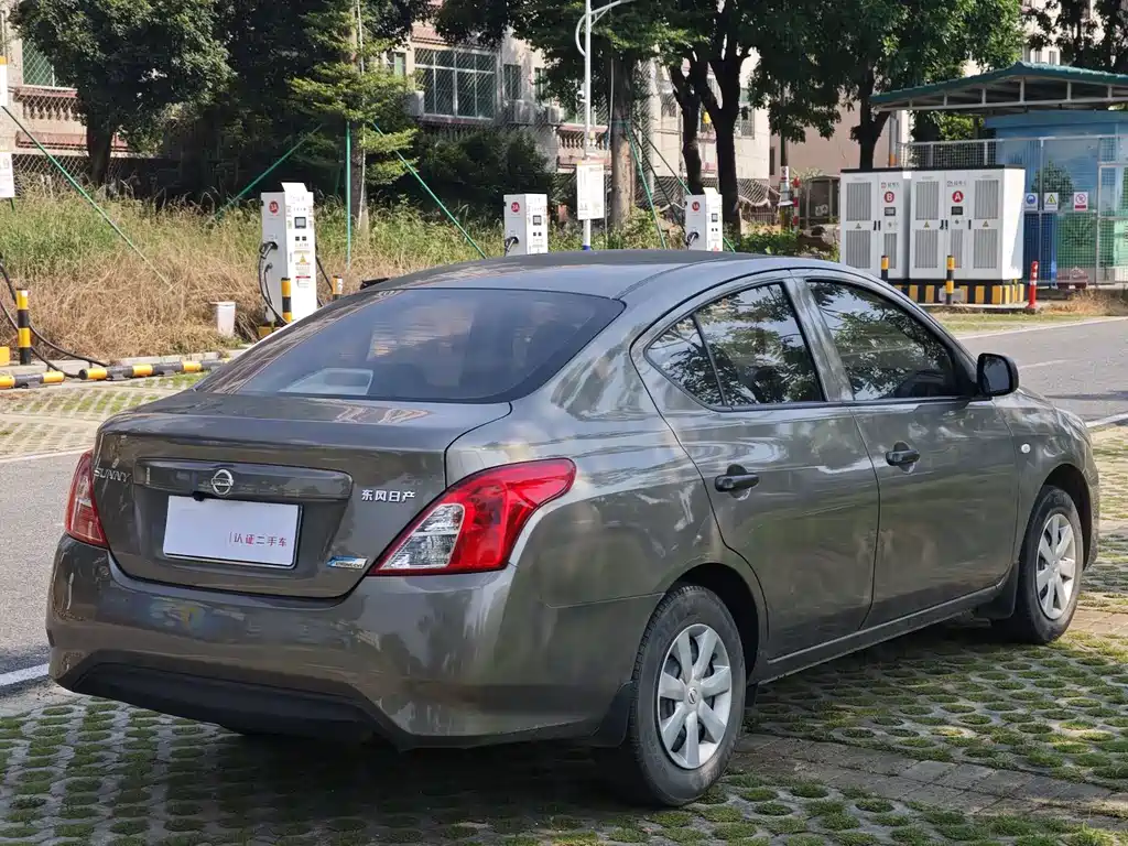 Nissan Sunny 2016 — фото 6