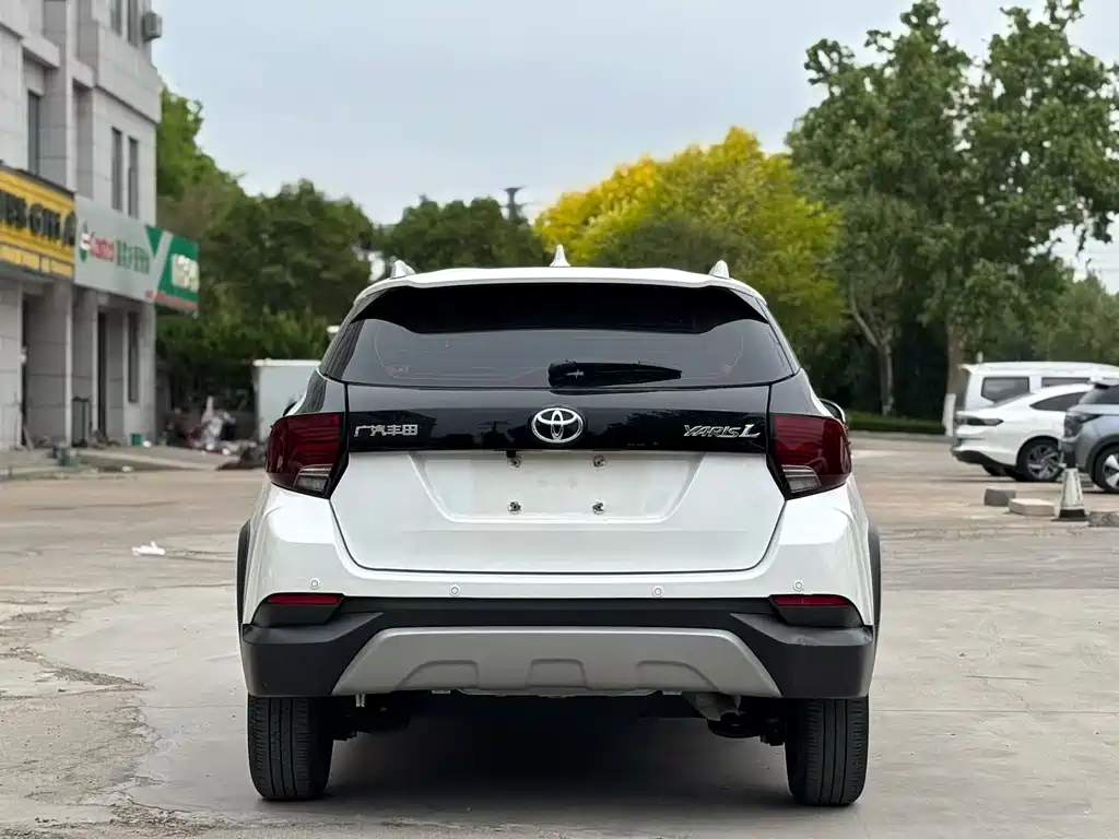 Toyota Yaris L 2022 — фото 5