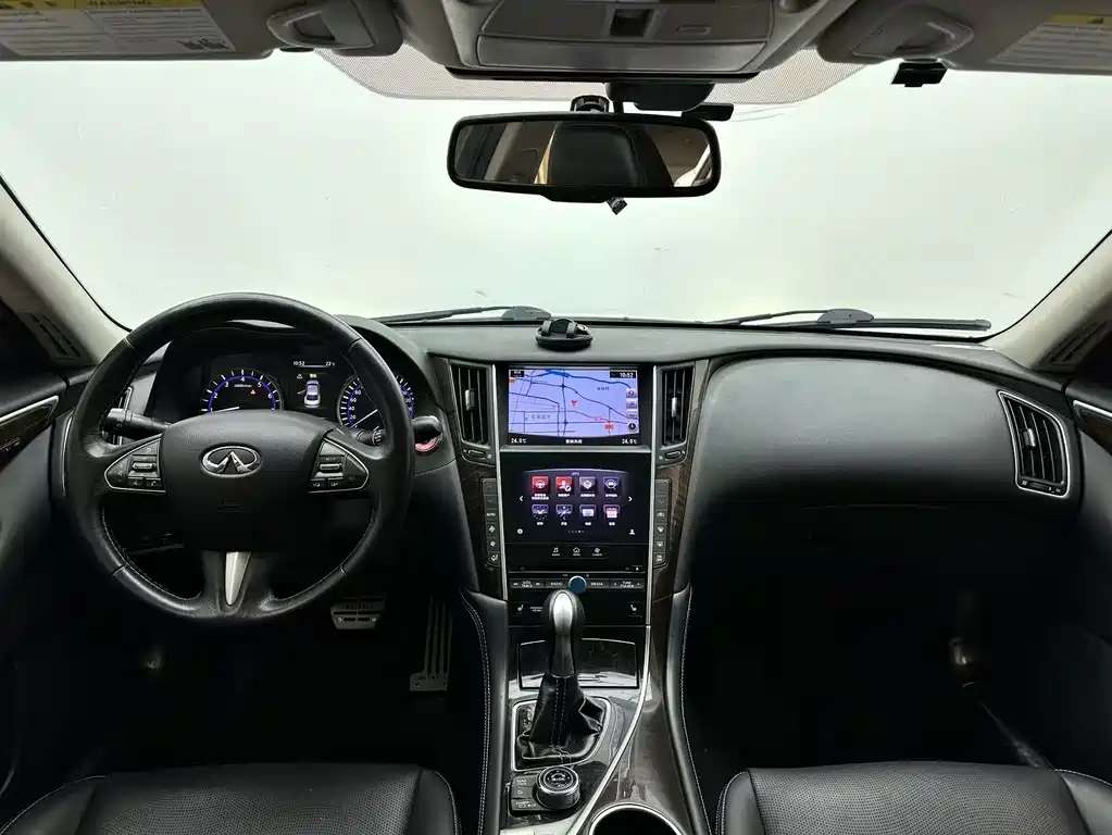 Infiniti Q50L 2017 — фото 11