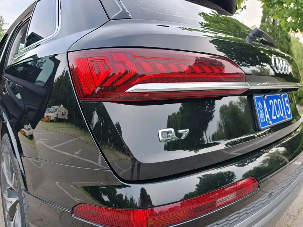 Audi Q7 2023 — фото 35