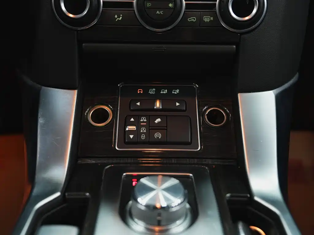 Land Rover Discovery 2016 — фото 15