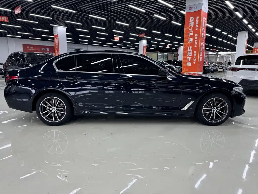 BMW 5 Series 2021 — фото 15