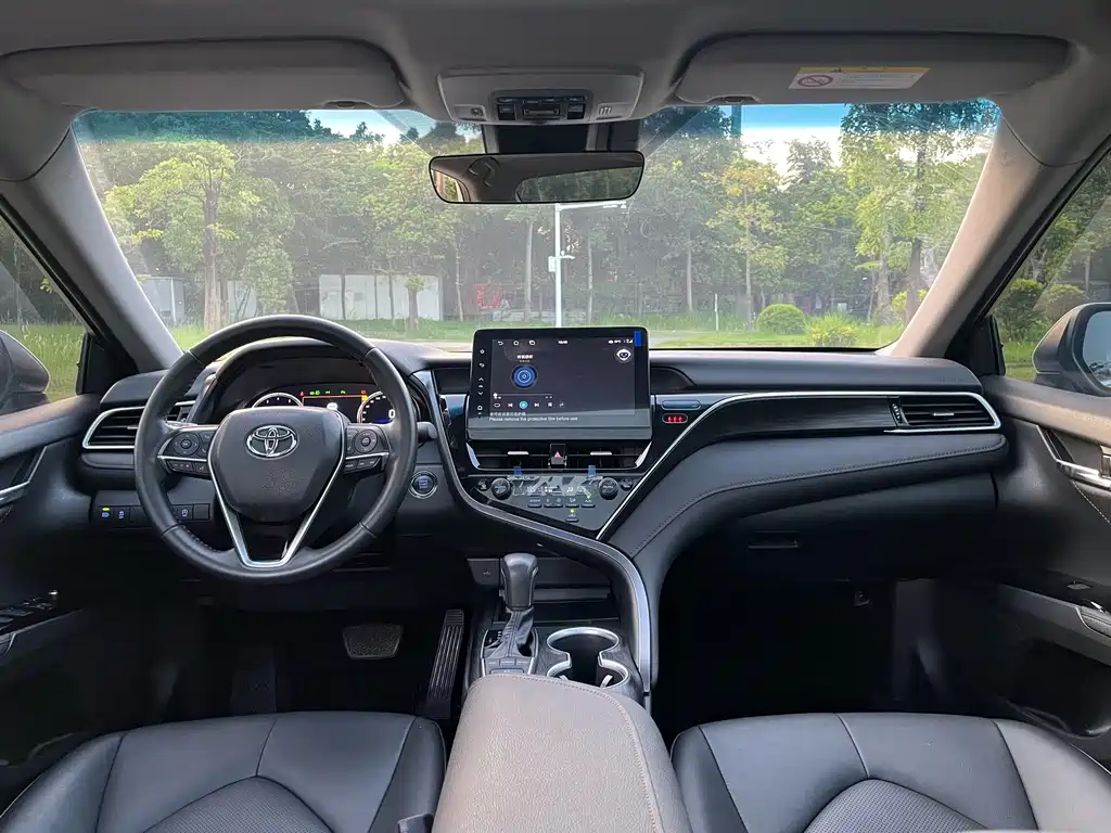 Toyota Camry 2023 — фото 11