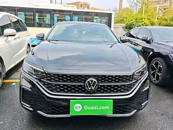 Volkswagen Passat 2025