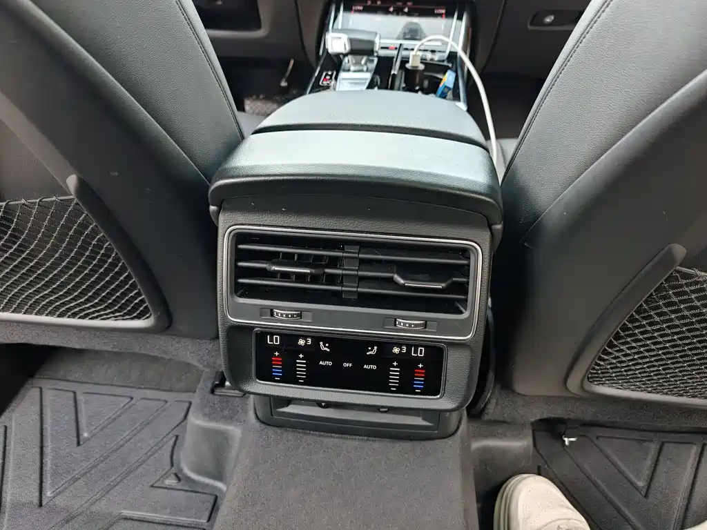 Audi Q7 2023 — фото 13