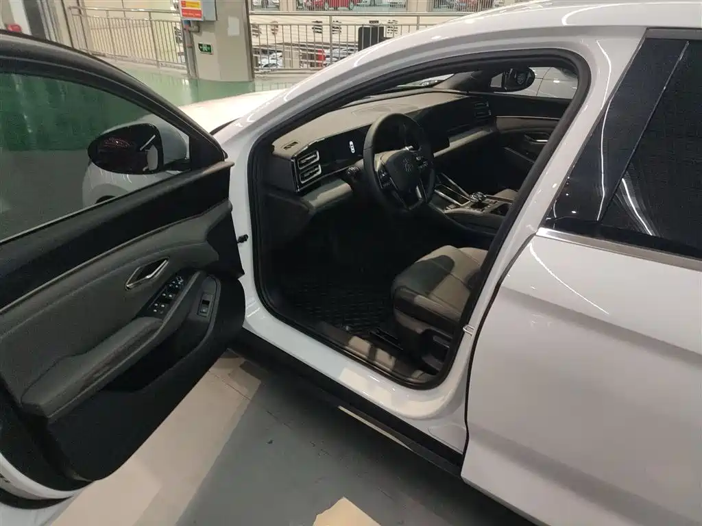 BYD Qin L 2025 — фото 16