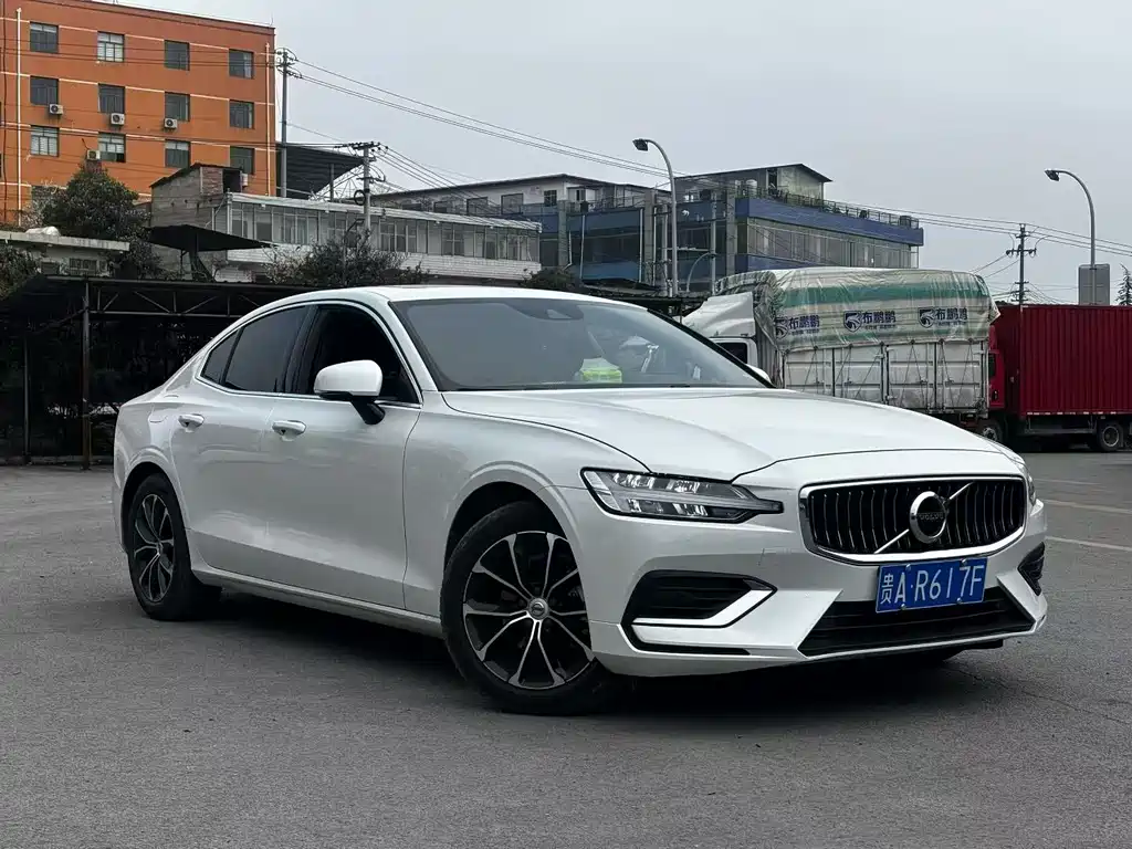 Volvo S60 2021 — фото 3