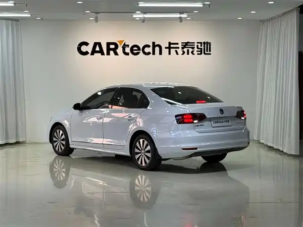 Volkswagen Sagitar 2018