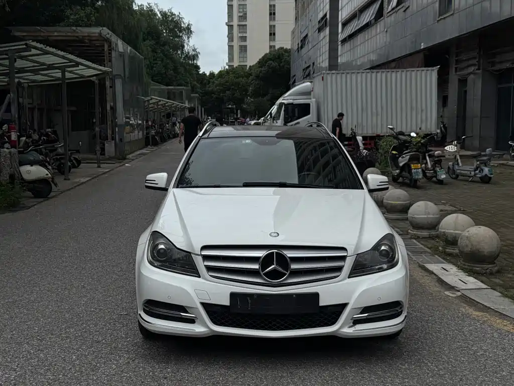 Mercedes-Benz C-Class 2011