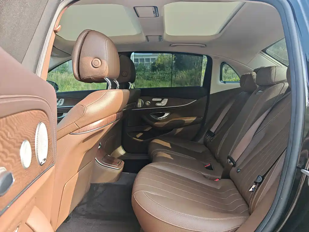 Mercedes-Benz E-Class 2022 — фото 26