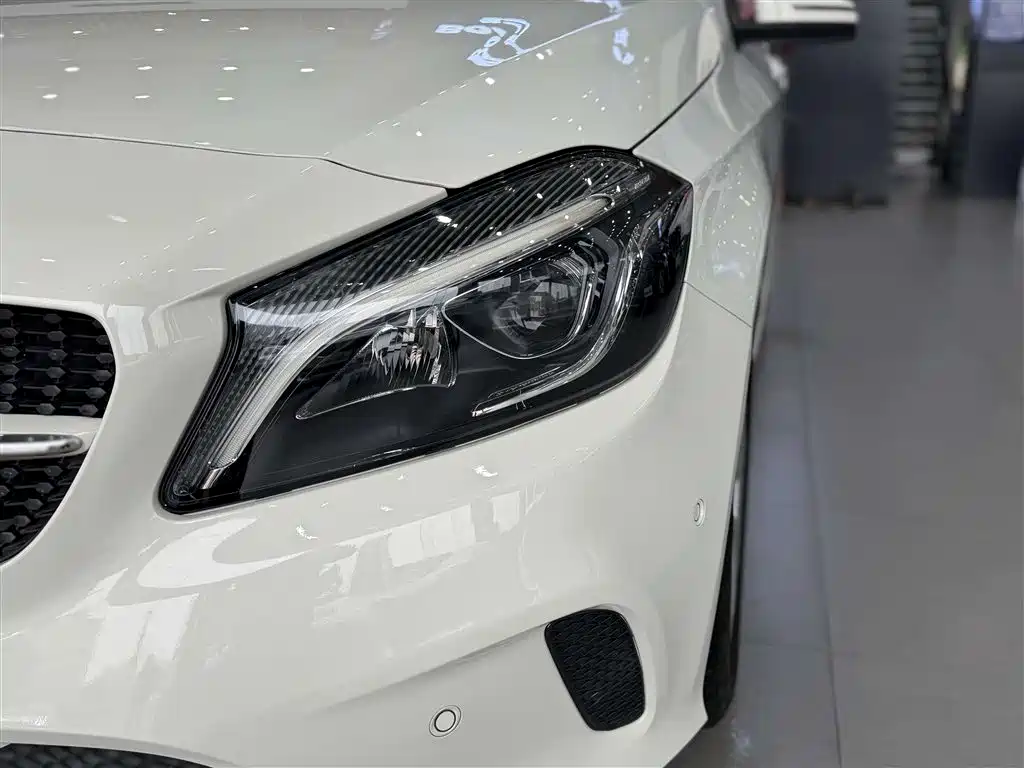 Mercedes-Benz A-Class 2018 — фото 9