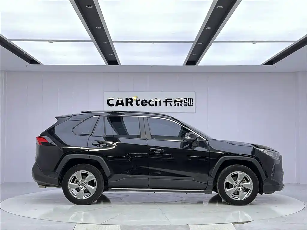 Toyota RAV4 2022 — фото 4