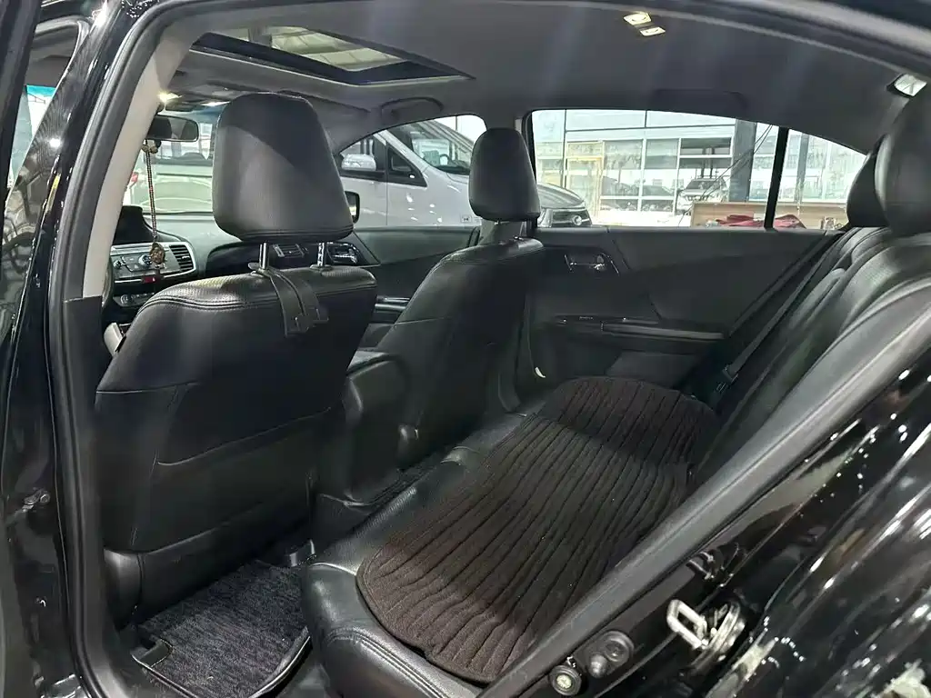 Honda Accord 2017 — фото 9