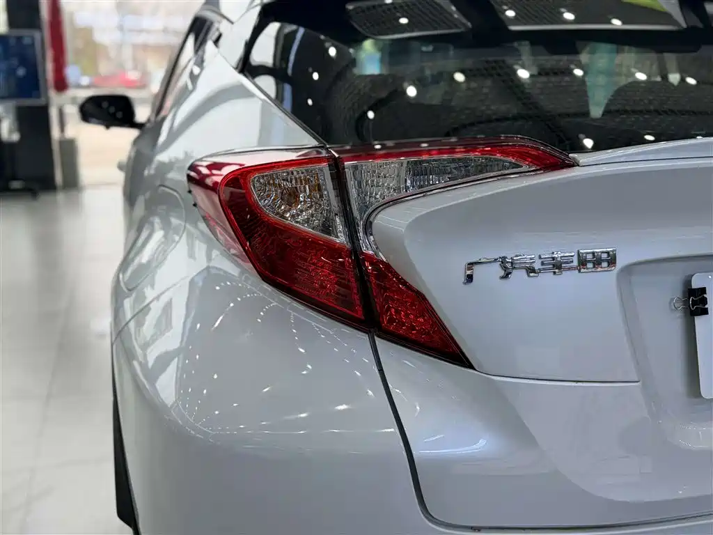 Toyota C-HR 2021 — фото 14