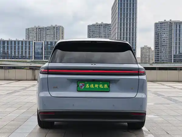Li Auto i8 2025