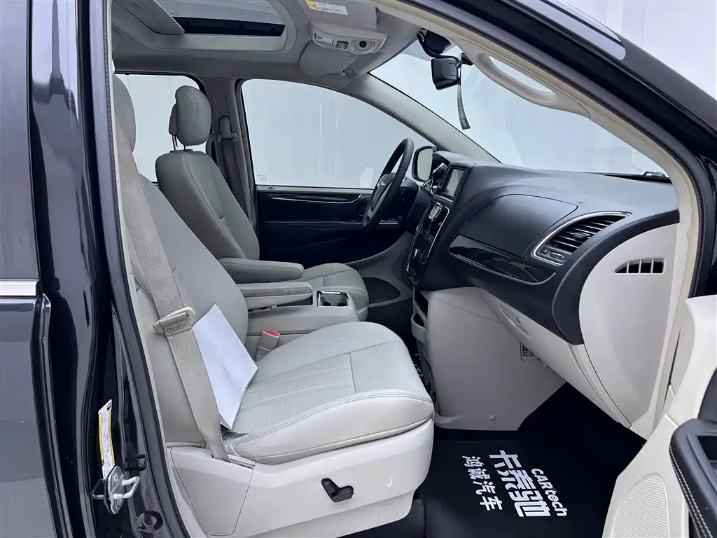 Chrysler Grand Voyager 2015 — фото 24