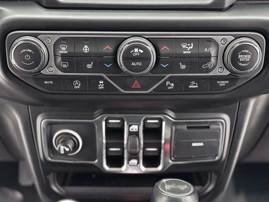 Jeep Wrangler 2023 — фото 22