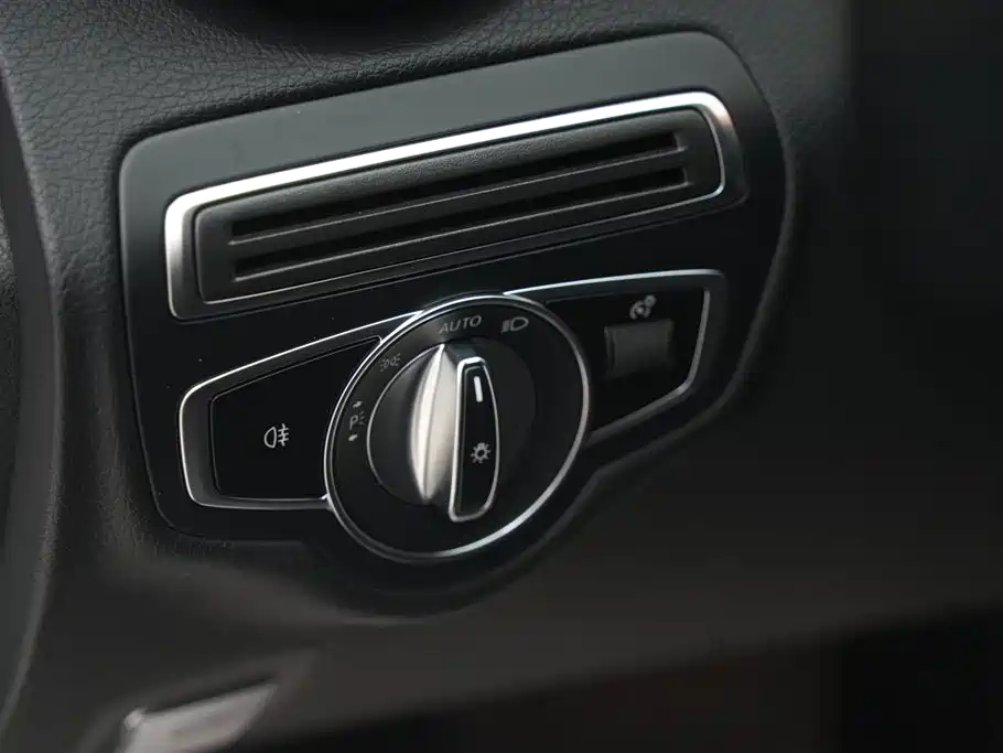 Mercedes-Benz C-Class 2019 — фото 22