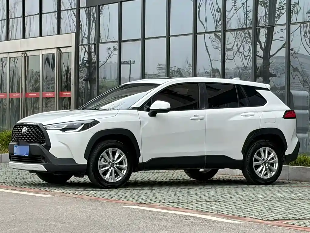Toyota Corolla Cross 2024 — фото 1