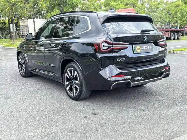 BMW iX3 2024