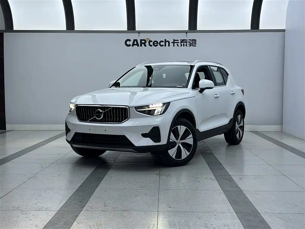 Volvo XC40 2024 — фото 1