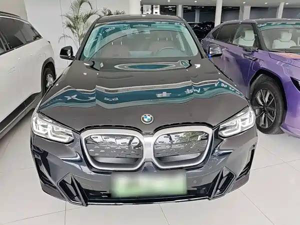 BMW iX3 2025