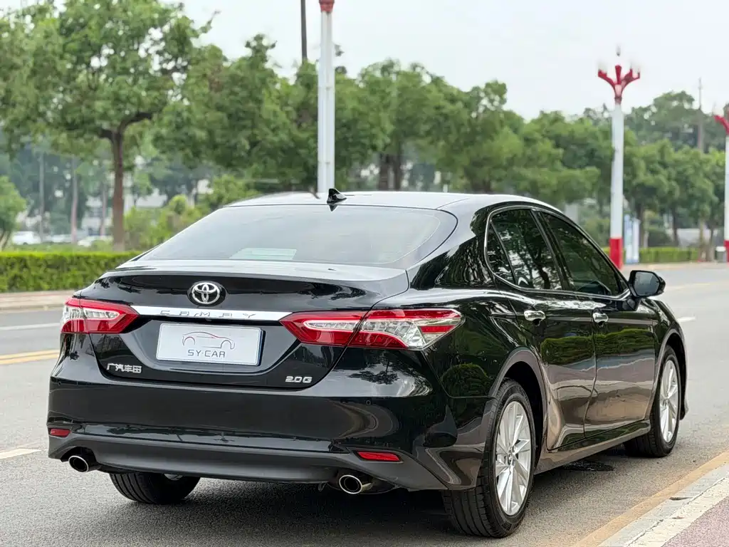 Toyota Camry 2022 — фото 5