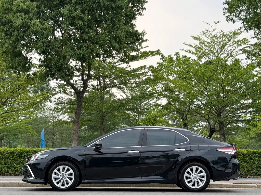 Toyota Camry 2022 — фото 10