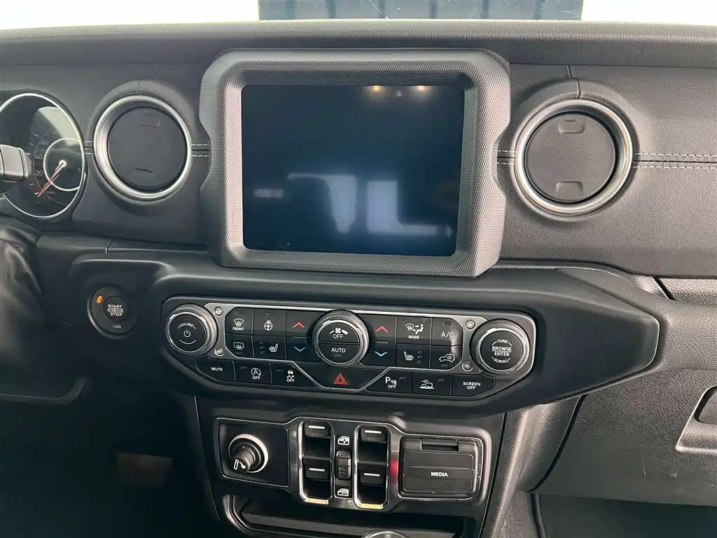 Jeep Gladiator 2023 — фото 15