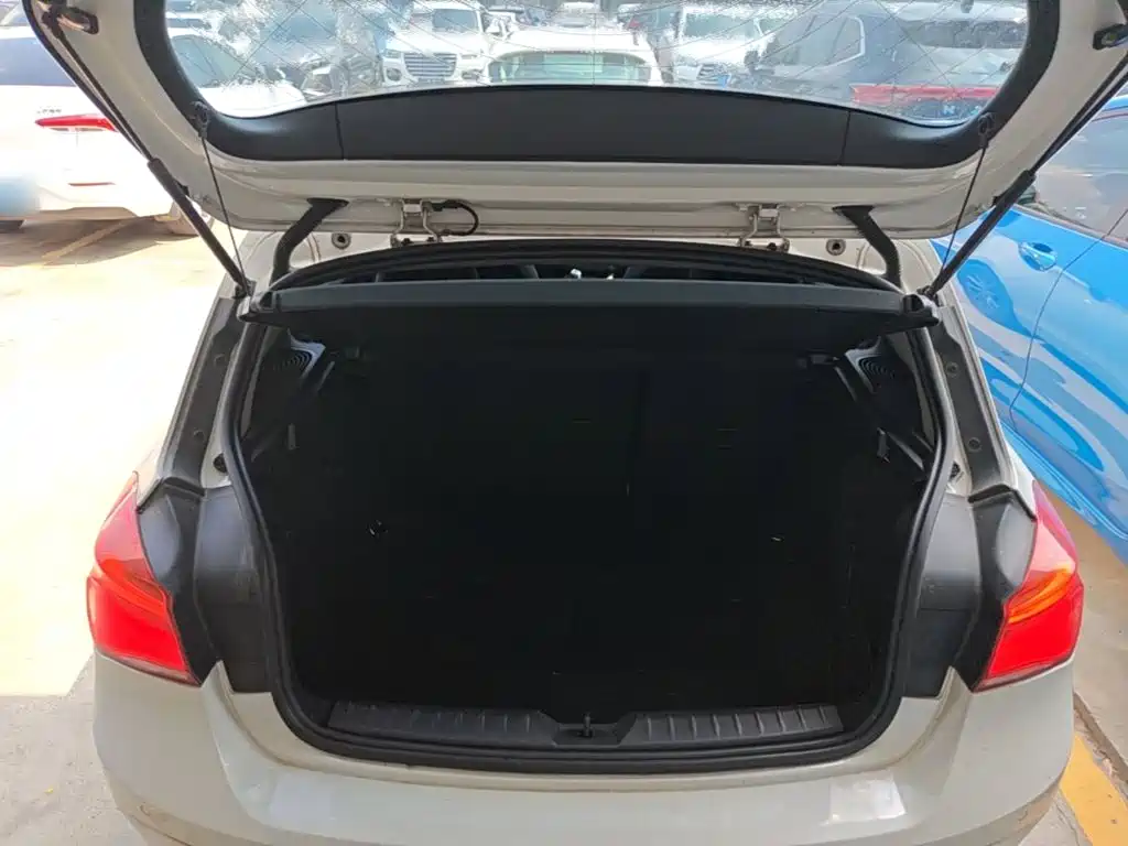 BMW 1 Series 2018 — фото 19