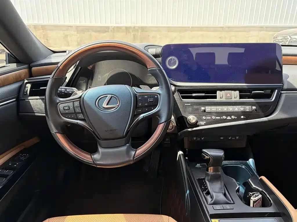 Lexus ES 2023 — фото 10