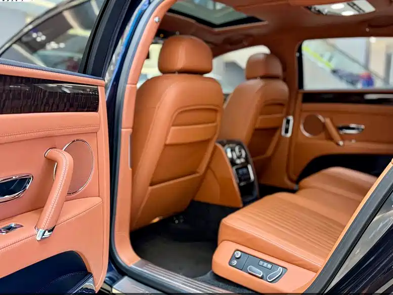Bentley Flying Spur 2019 — фото 25