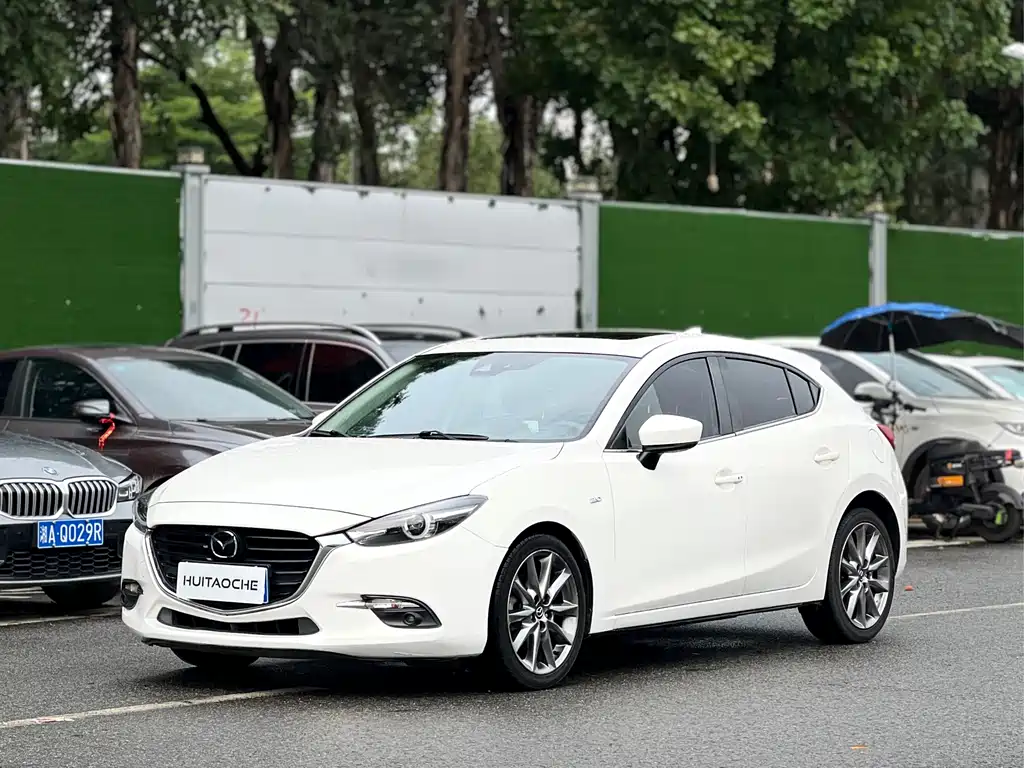 Mazda 3 Axela 2017 — фото 1
