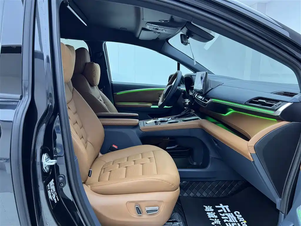 Toyota Granvia — фото 24