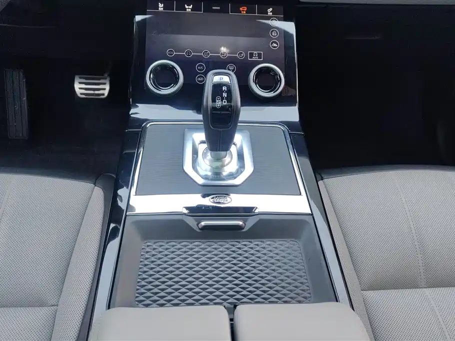 Land Rover Evoque 2021 — фото 16
