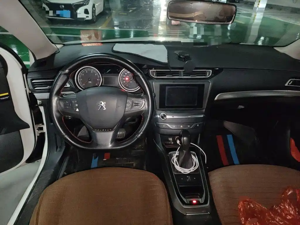 Peugeot 408 2015