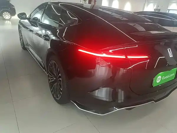Avatr 12 2025