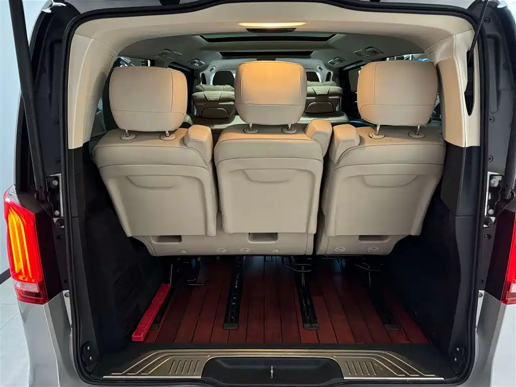 Mercedes-Benz V-Class 2020 — фото 18