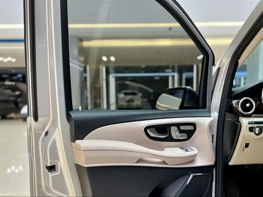 Mercedes-Benz V-Class 2020 — фото 22