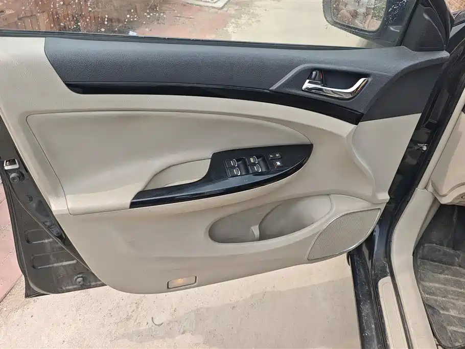 BYD Surui 2012